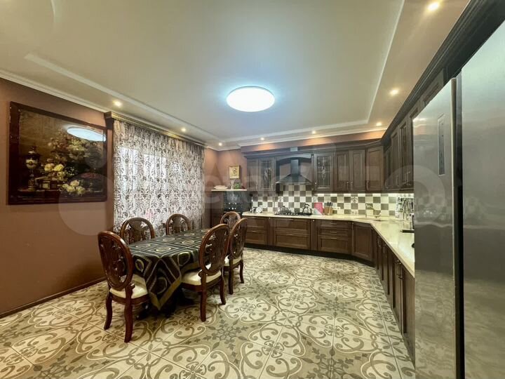 Дом 365 м² на участке 7,8 сот.