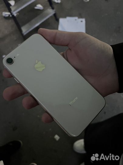 iPhone 8, 64 ГБ