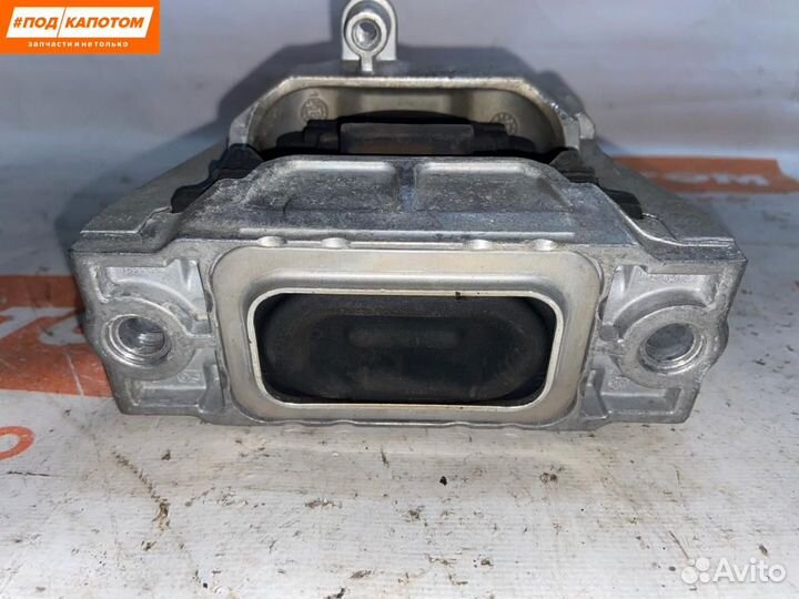 Подушка крепления двигателя правая Volkswagen Golf