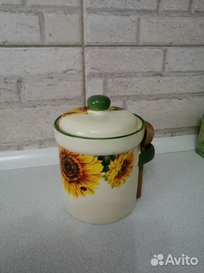 Глиняный кувшин