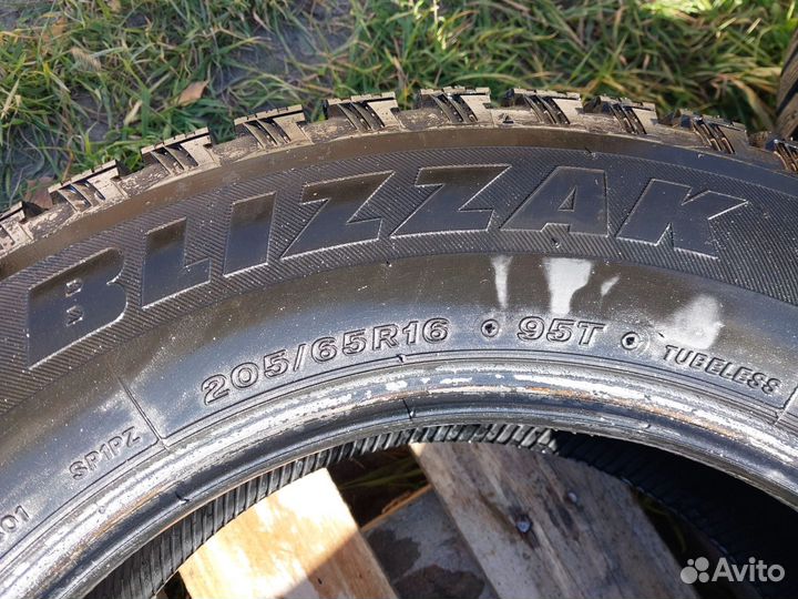 Bridgestone Blizzak Spike-01 205/65 R16 95T