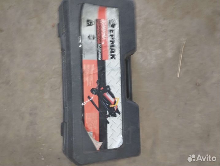 Продам подкатной домкрат Ермак 2 т