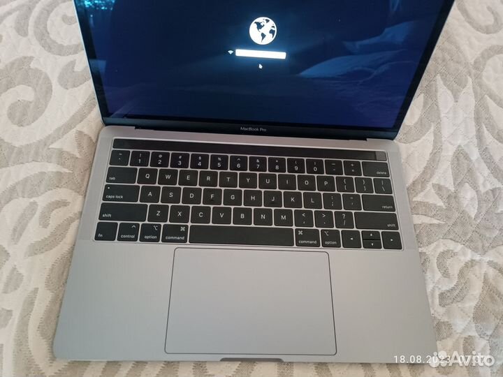 Macbook Pro 13 touch bar a1989