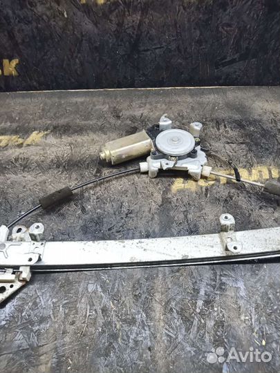 Стеклоподъемник задний правый Nissan Bluebird U14