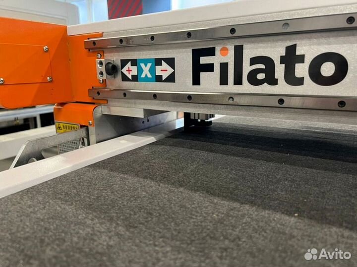 Планшетно-режущий плоттер