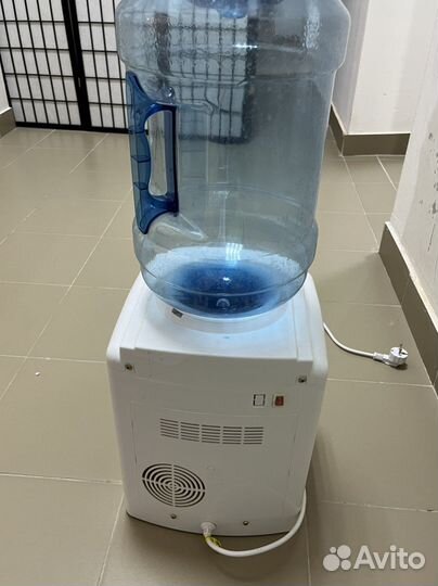 Кулер для нагрева бутилированной воды