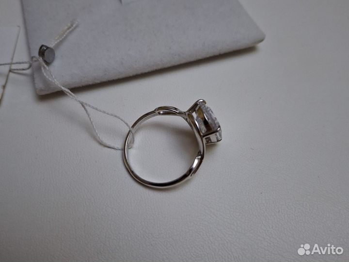 Кольцо серебряное с фианитом размер 18