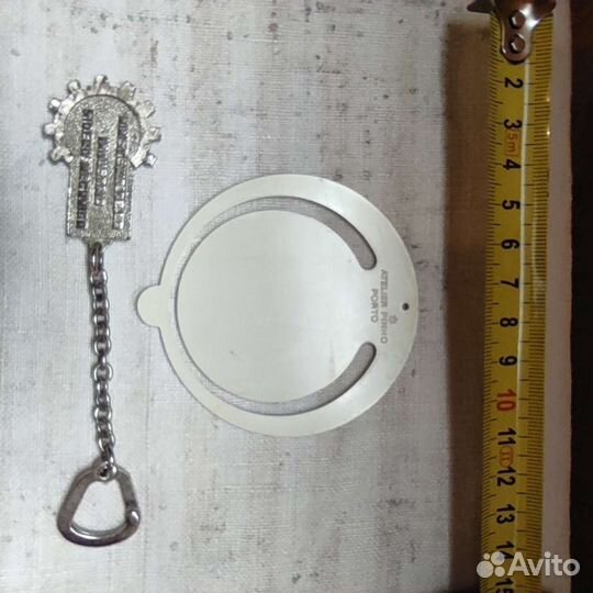 Брелок и бейдж