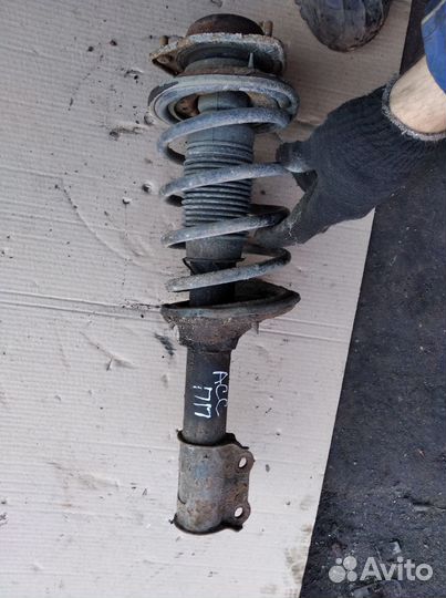 Стойка передняя Hyundai Accent правая в сборе