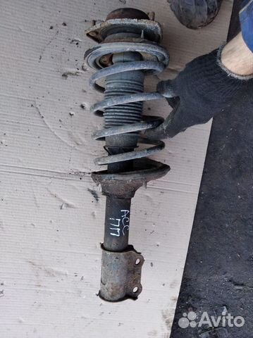 Стойка передняя Hyundai Accent правая в сборе