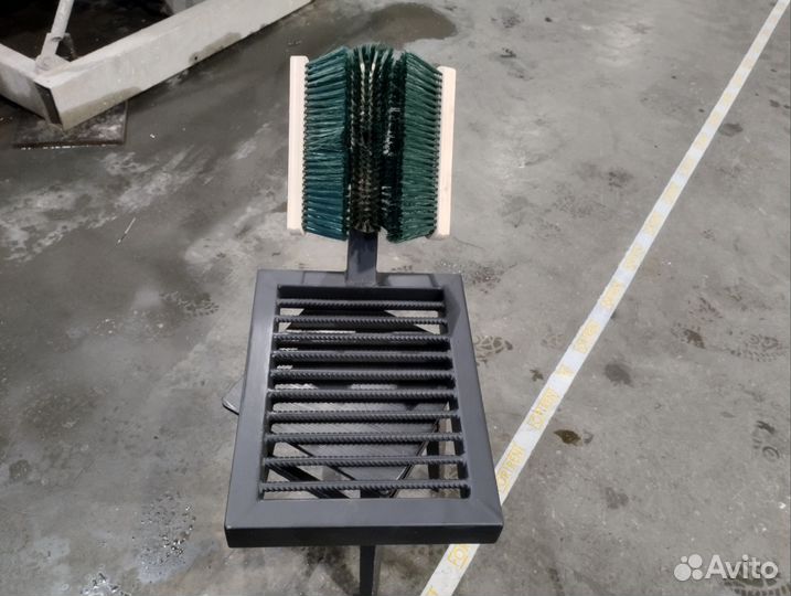 Чистилка для обуви, уличная