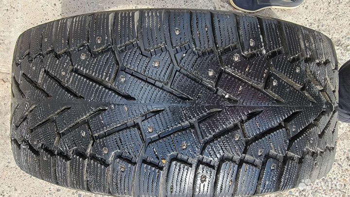 Pirelli Ice Zero 275/45 R20