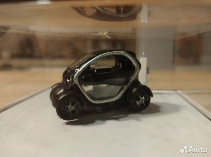 Renault twizy 1/43 дилерская модель