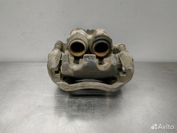 Суппорт передний правый Nissan Fuga Y50 VQ25DE