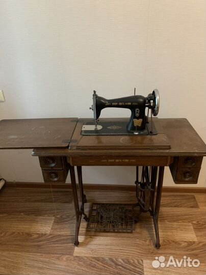 Швейная машинка зингер ножная