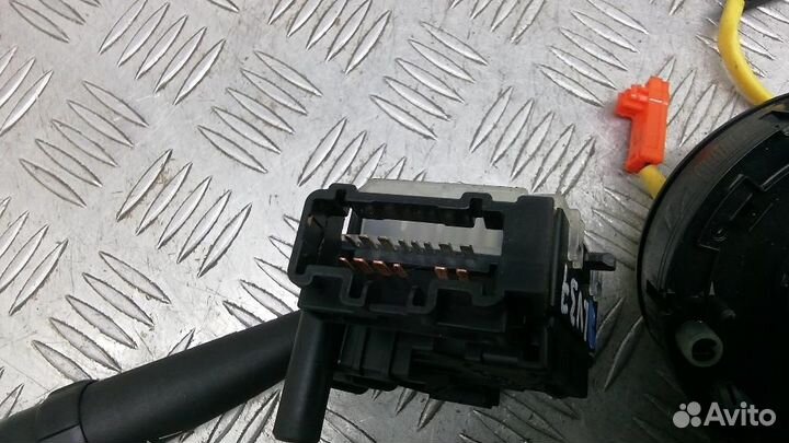 Переключатель поворотов подрулевой Toyota Avensis