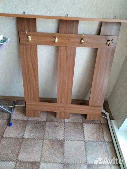 Вешалка для одежды настенная