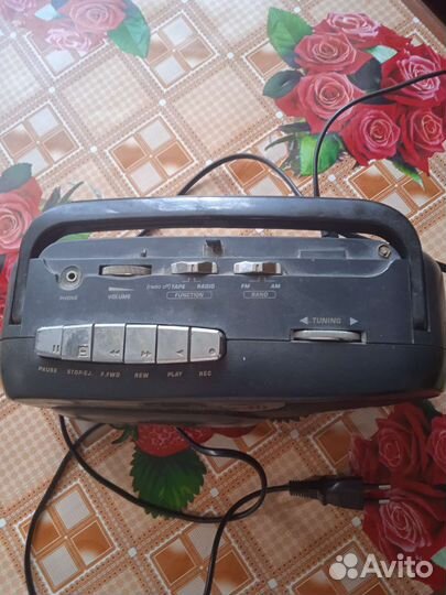 Радиоприемник и магнитофон СССР