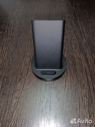 Подставка с зарядкой смартфона