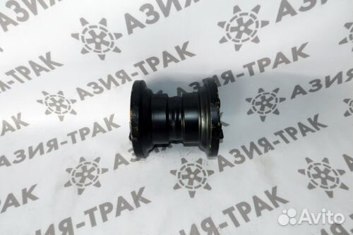 Опорный каток на Komatsu PC50UU.2 двубортный