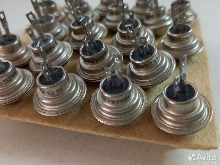 Тиристоры 2у202м, 2у201е, 2у208г