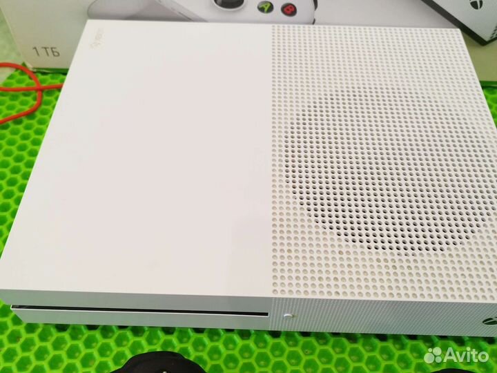 XBox One S (1TB) + Диск GTA5