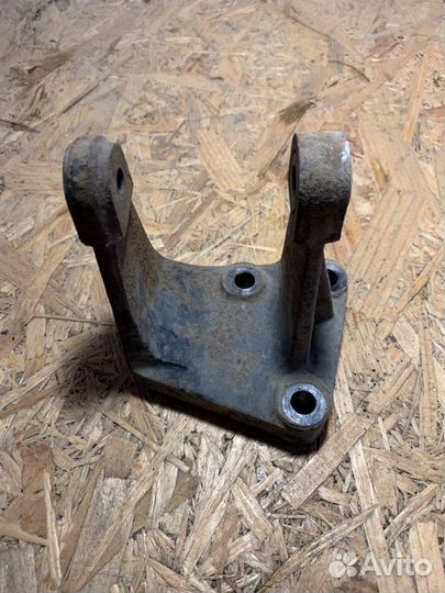 Кронштейн опоры двигателя Chery Tiggo T11 sqre4G16