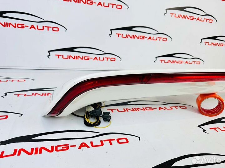 Спойлер на верх Toyota Land Cruiser 200 LED Y6602