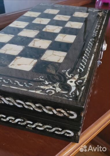 Шахматы мореный дуб с янтарем, шахматы янтарные