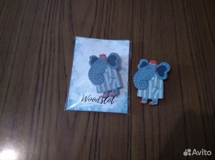 Деревянный значок Слон