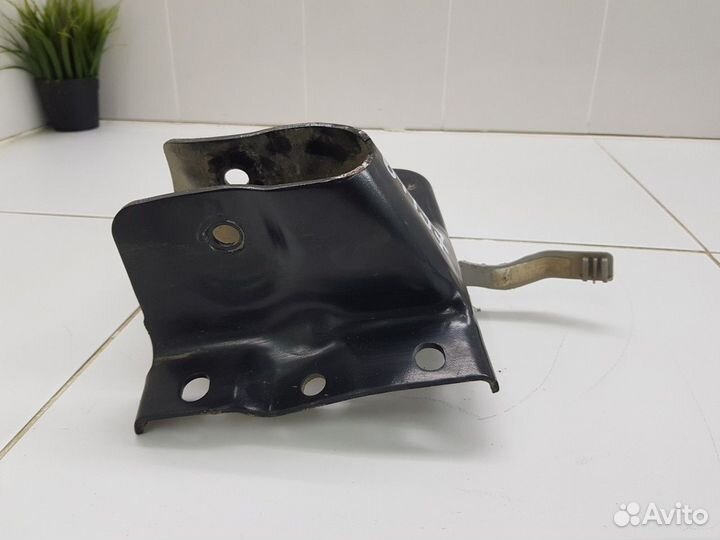 Кронштейн заднего правого рычага