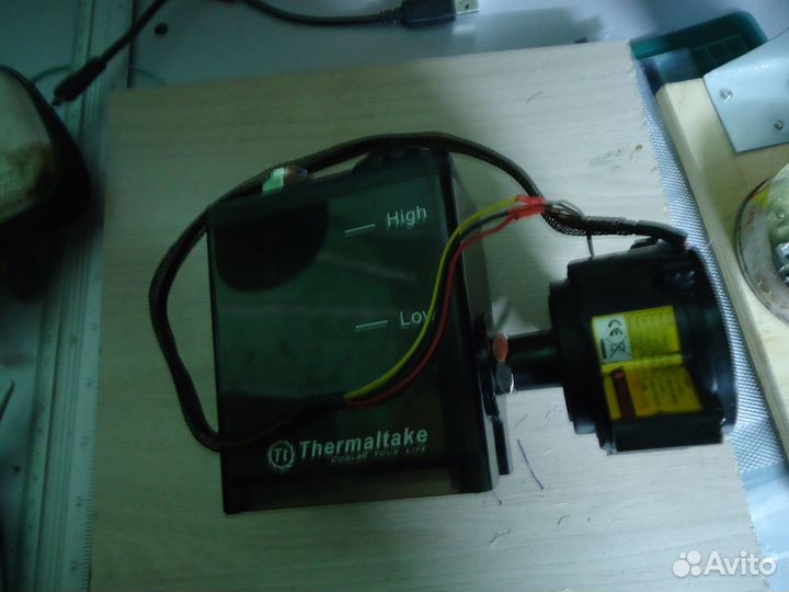 Thermaltake помпа с резервуаром