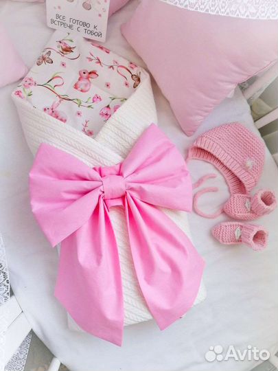 Комплект на выписку:конверт,шапочка,пинетки,уголок