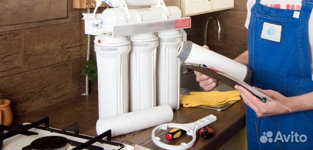 Установка фильтра для воды. Сантехник