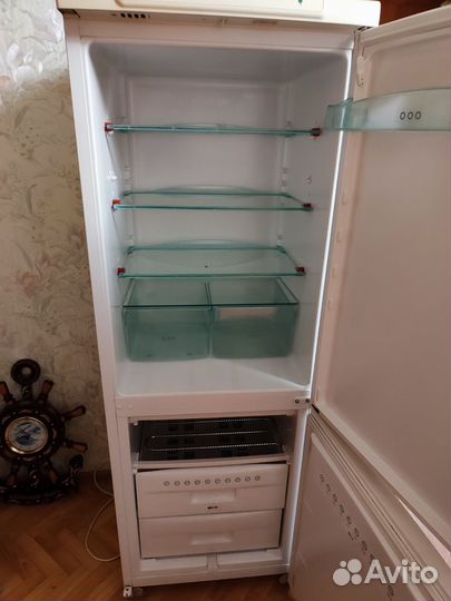 Холодильник Electrolux Erb 3198