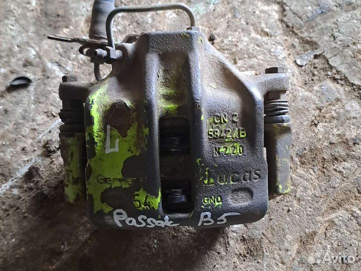 Суппорт передний левый Volkswagen Passat B5