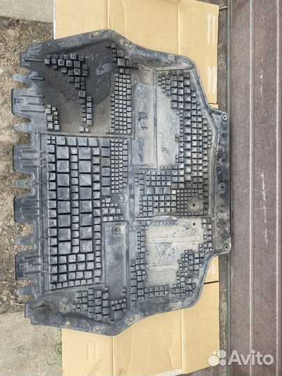 Защита двигателя Volkswagen Touran 1K0825237AG