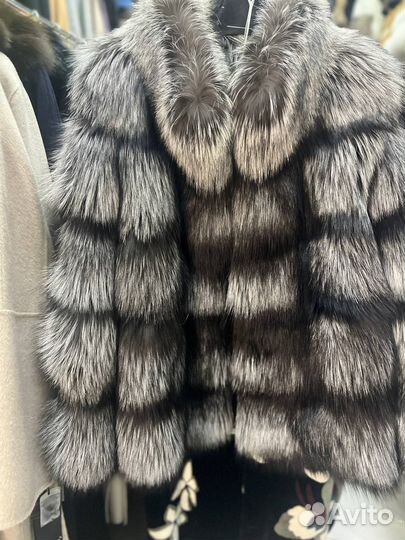 Шуба из натурального меха чернобурки новая
