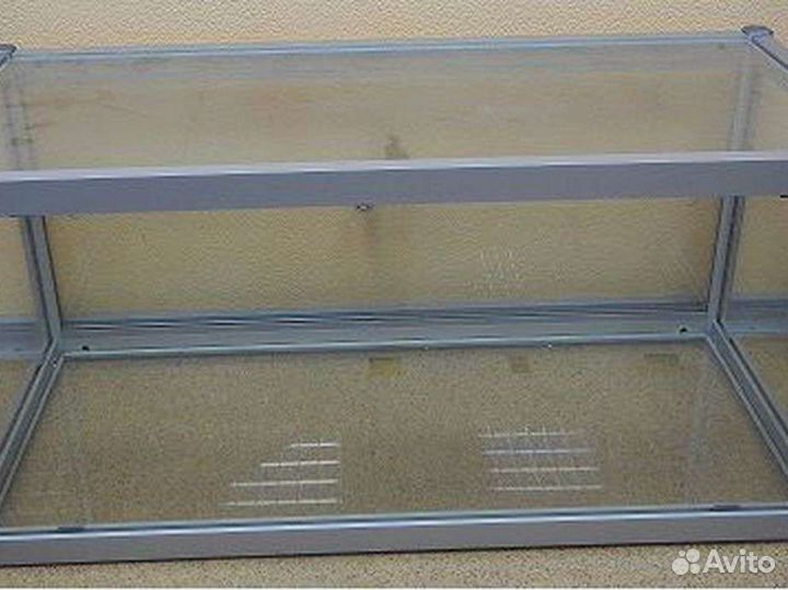 Полки из стекла и алюминия