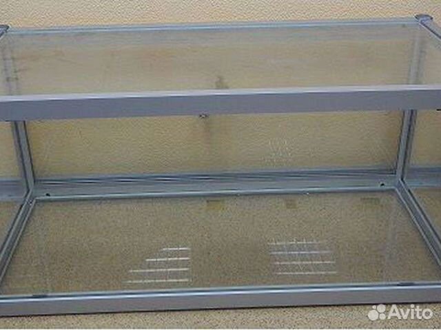 Полки из стекла и алюминия