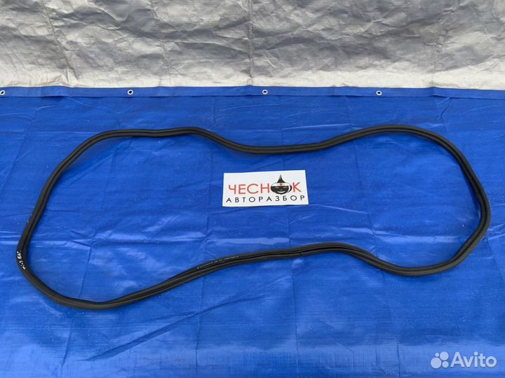 Уплотнитель двери багажника Tiguan 2006 - 2017