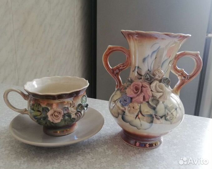 Чашка с блюдцем и вазочка