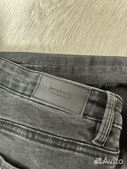 Джинсы stradivarius