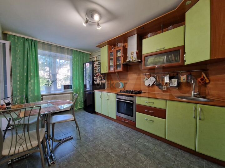 3-к. квартира, 92 м², 3/10 эт.