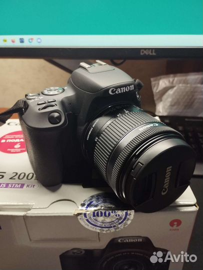 Зеркальный фотоаппарат canon EOS 200D