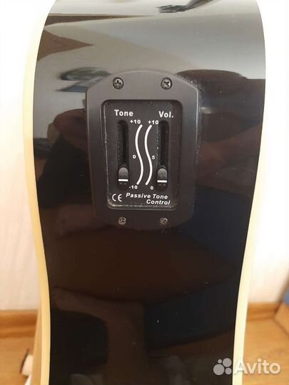 Акустическая гитара