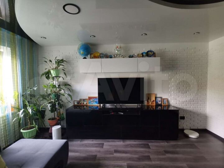 3-к. квартира, 64 м², 1/10 эт.