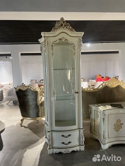 Шкаф витрина