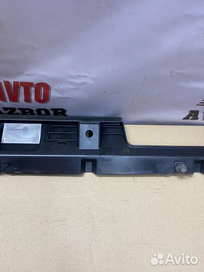 Дефлектор радиатора нижний Tank 300