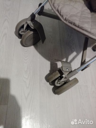Прогулочная коляска трость